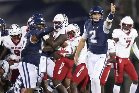 UConn loses its starting quarterback to injury for the 2nd straight season